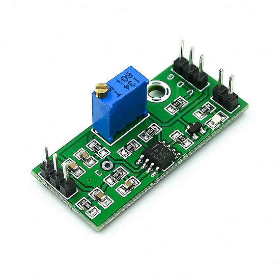 LM393 Voltage Comparator Module LM393 Voltage Comparator Module